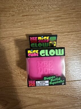NeeDoh Nice Cube Glow Pink Super Solid Squish